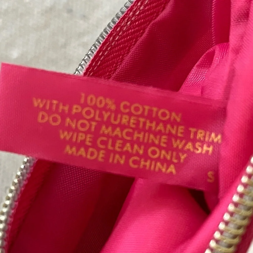 2/$20 Estee Lauder Women’s Lip Print Zip Top Pouch
